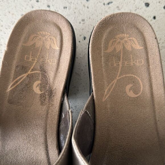 Dansko Women's Pewter Leather Flower Thong Open Toe Comfort Sandal slide Size 38 - Picture 12 of 14